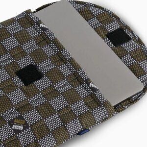 Baggu Puffy Laptop Sleeve 16" in Green Gingham